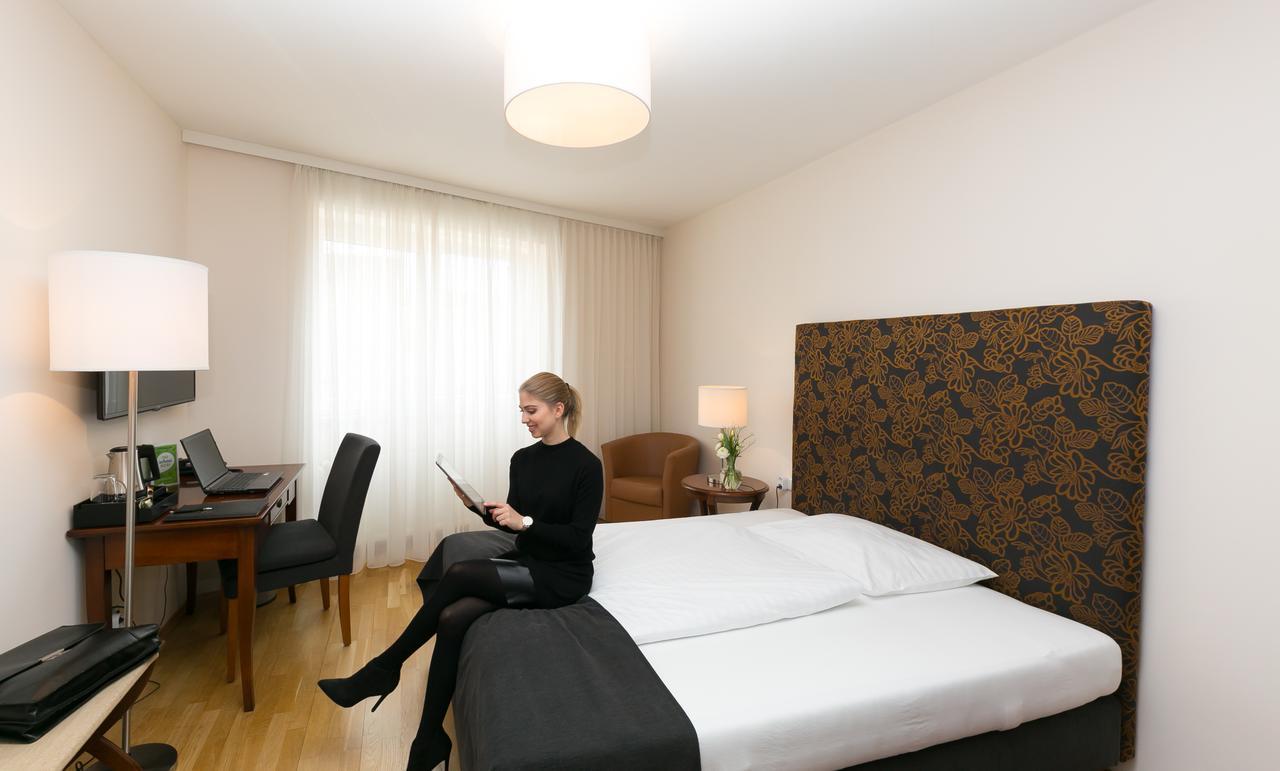 Stadthotel Zur Goldenen Krone Weiz Kültér fotó