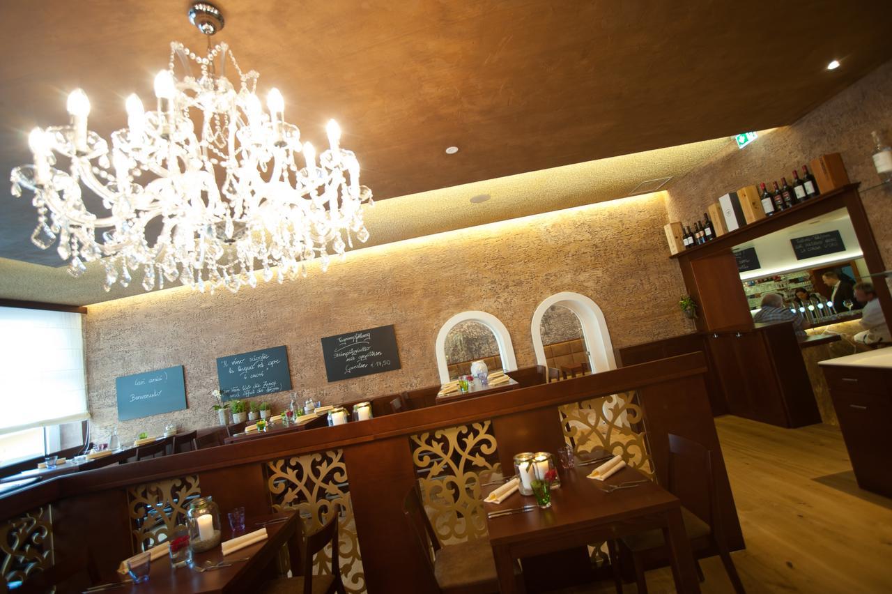Stadthotel Zur Goldenen Krone Weiz Kültér fotó